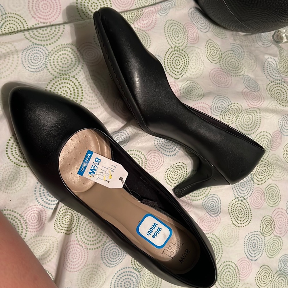 Beautiful black shoes,very comfy